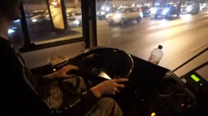 За рулём автобуса ЛиАЗ-5256 по вечерней Москве.
