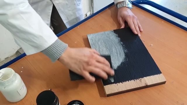 Черная морилка с белой пастой