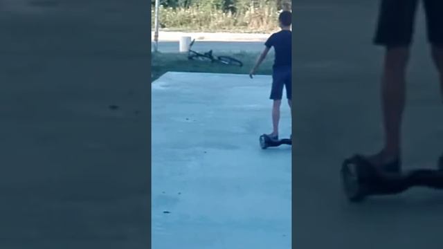 Странно видео с колелета и тротинетки! смотреть онлайн