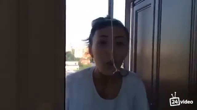 Ревнивая девушка кучерявого шутника и случайный лайк смотреть онлайн