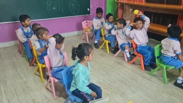 ?Pass The Balls Activity? | Play Group & Nursery #playschool #activity #trending #kindergarten смотреть онлайн