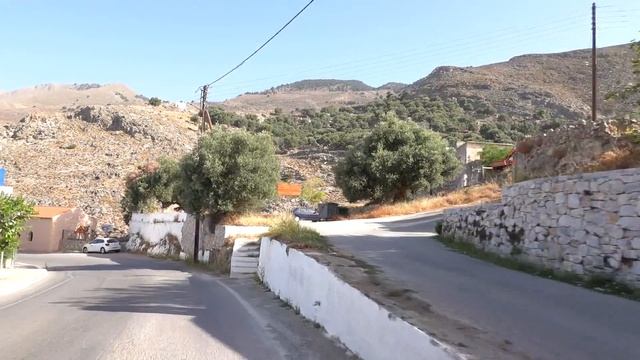 Критский серпантин и сфакийские пироги по пути к пляжу Мармара / Влог #30 смотреть онлайн