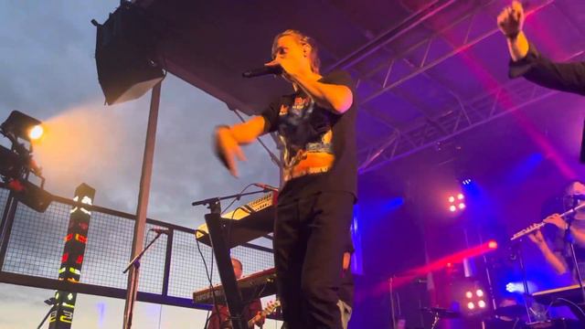 Roope Salminen ja Koirat Seinäjoki Ideapark Venetsialaiset 28.8.2021 -Freestylerap- смотреть онлайн