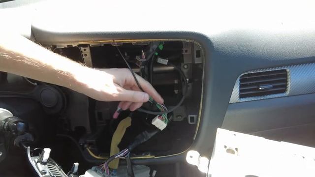 Замена штатной магнитолы Mitsubishi Outlander 3 смотреть онлайн