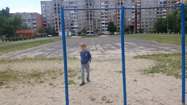 Как научиться делать капитанский выход на турнике (стульчик). смотреть онлайн