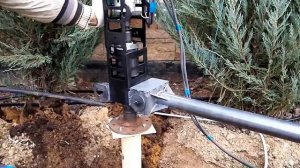 Монтаж винтовой сваи под установку садового светильника