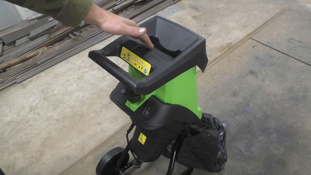 Садовый измельчитель DEKO ! Делаю щепу для копчения и мульчу ! смотреть онлайн