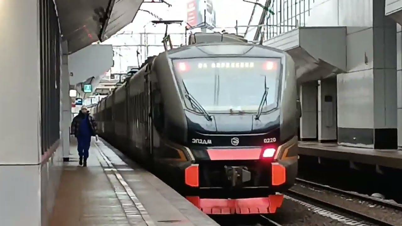 ЭП2ДМ 0220 на станции Марьина Роща смотреть онлайн