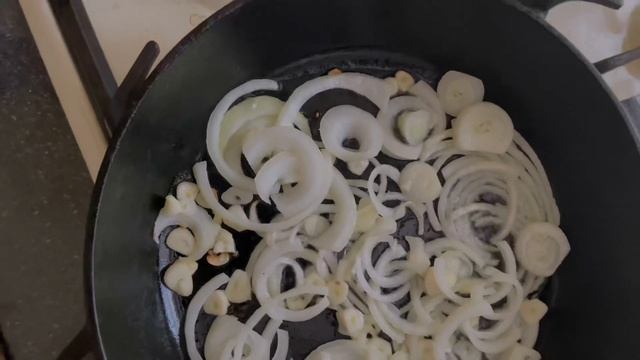 Тефтели с пастой в сковороде / вкусный рецепт смотреть онлайн