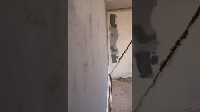 Выравнивание стен по маякам, обзор выполняемых работ. этап №3 #выравниваниестен #домвдобрино смотреть онлайн