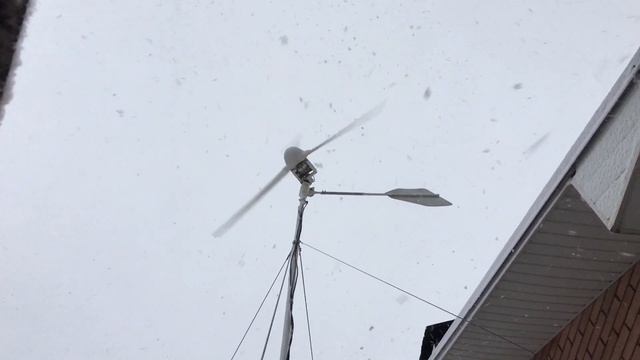 Максимальная робота ветрогенератора при порывах ветра , от 10/15/20 M/С . смотреть онлайн