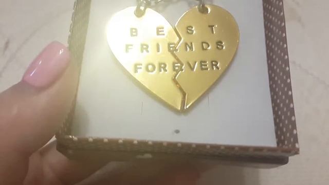 Кулоны для подруг "Best Friends Forever" смотреть онлайн