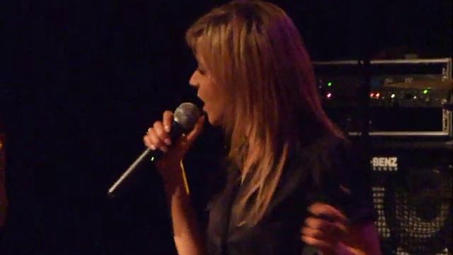 BIO * VARIETE FRANCAISE - NAJOUA BELYZEL ''DENIS'' (LIVE).AVI смотреть онлайн