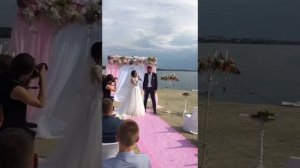 Невеста спела для жениха на свадьбе