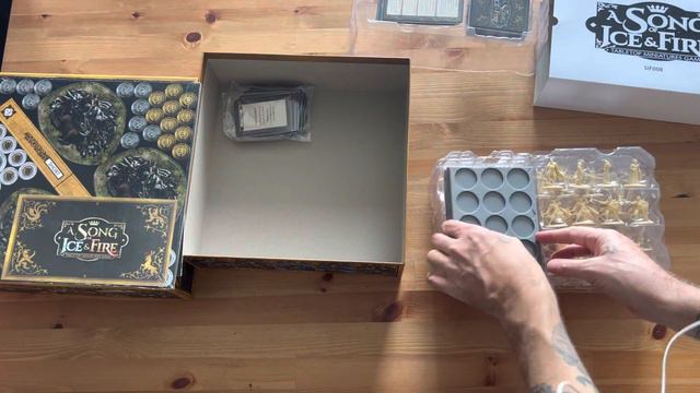ASOIAF - A song of Ice And Fire - Baratheon Starter Set - Unboxing and Initial Review. смотреть онлайн