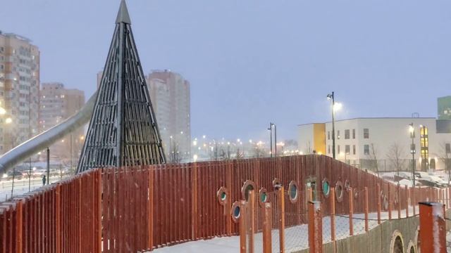 ЖК Бунинские луга и детская площадка Пирамида от компании ПИК в Москве смотреть онлайн