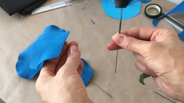 БОЛЬШИЕ ЦВЕТЫ ИЗ ФОАМИРАНА. ДЕЛЬФИНИУМ. Пошаговый мастер-класс\DIY delphinium смотреть онлайн