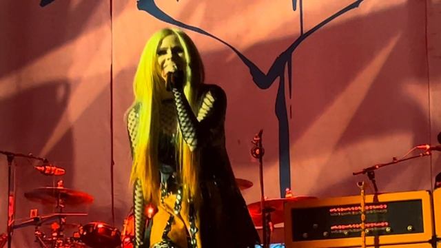 AVRIL LAVIGNE 