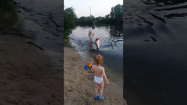 Мишаня решил помыть игрушки и себя... смотреть онлайн