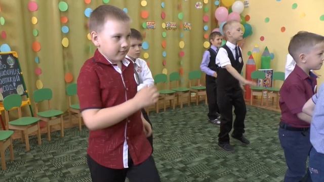 Танец выпускников 2021 года д/с №2 (г.Солигалич) смотреть онлайн
