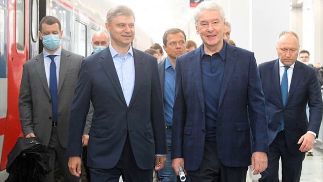 Стало понятно почему Собянин почти всегда без маски. Вокруг него обеззараживают воздух смотреть онлайн