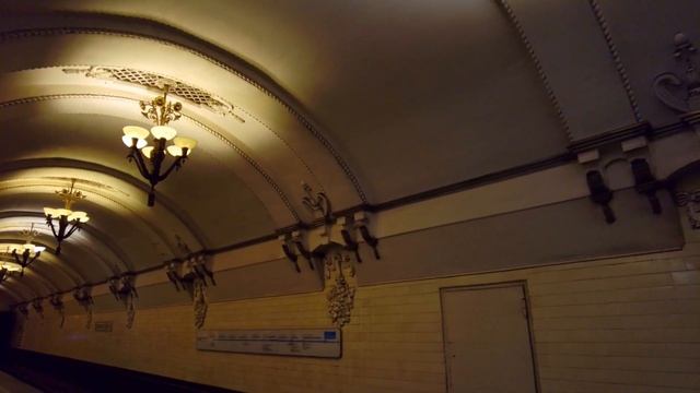 Moscow Metro. Arbatskaya Station. 4K. смотреть онлайн