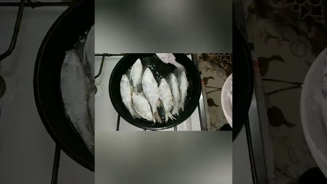 Как легко и быстро пожарить речную рыбу? смотреть онлайн