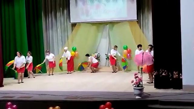 Танец "Леди -воспитатель" танцуют воспитатели детского сада "Ромашка" смотреть онлайн