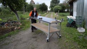 Рабочий стол на колёсах.