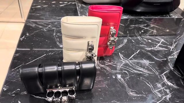 Гуляем по парфюмерному магазину, новый Twilly Hermes,shopping vlog#hermes #valentino #diptyque ?? смотреть онлайн