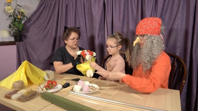 Баба-Яга, Ева и котик делают подарок для Змея Горыныча смотреть онлайн