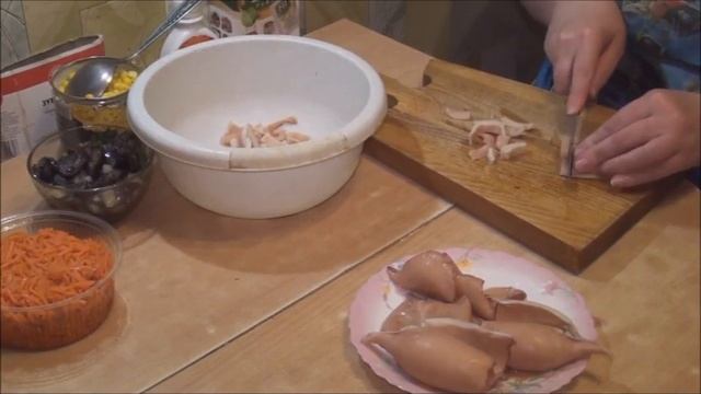 Салат из кальмара с грибами и морковью по-корейски смотреть онлайн