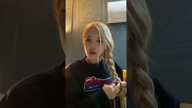 191206 BLACKPINK ROSÉ INSTAGRAM LIVE  (with Ella Gross)| Roses_are_rosie