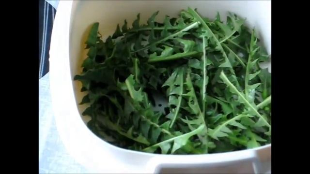Салат из листьев одуванчика смотреть онлайн