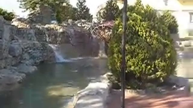 Водопад в городском парке рядом с отелем Hedef Rose Garden смотреть онлайн