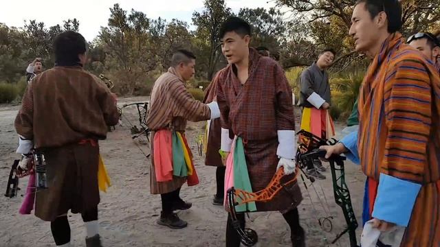 Bhutanese playing archery in Australia. смотреть онлайн