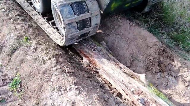 Повис на самодельном вездеходе смотреть онлайн