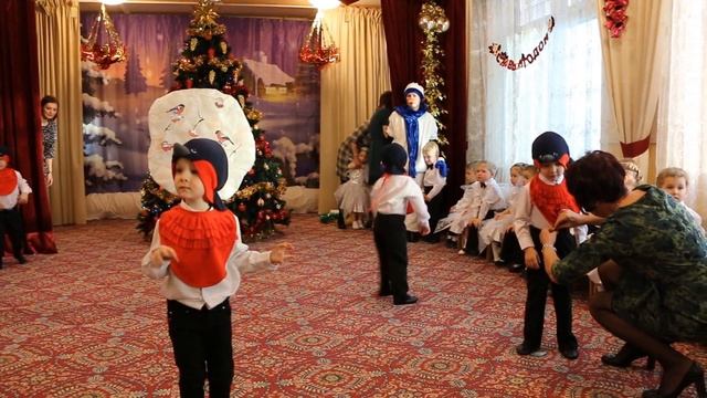 Танец снегирей в младшей группе на новый год. смотреть онлайн