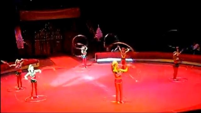 Цирковая студия Оба-На "Игра с обручами" смотреть онлайн