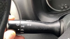 TOYOTA YARIS - How to turn on/off headlights
