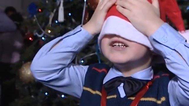 Дед Мороз vs. Юлениссен [Утро на 5] смотреть онлайн