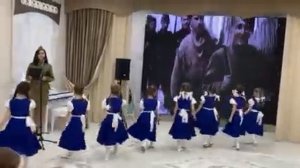 Детский танец "Синий платочек"