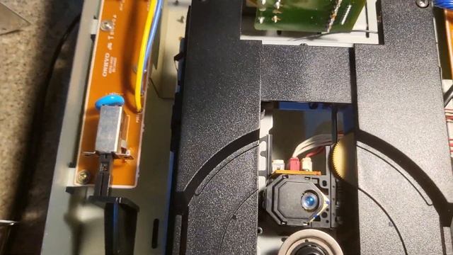 Onkyo DX 703 CD player belt change repair смотреть онлайн