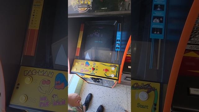 Best Kept Gaming Secret ? Galaga Arcade Machine Game Over Demo Mode Free Play STILL WORKS IN 2023 смотреть онлайн