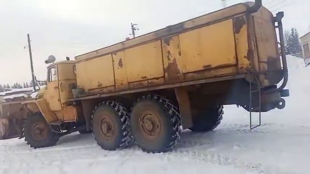 запустили танковый двигатель... поедем дороги чистить смотреть онлайн