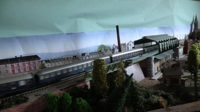 HO Trix V 200 with 1959 D 951 Klagenfurt--Dortmund, section Frankfurt--Dortmund смотреть онлайн
