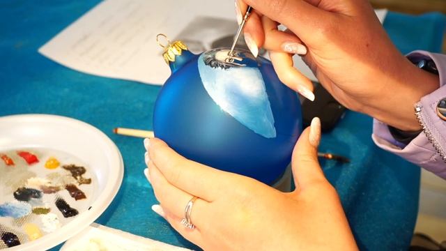 Портрет на елочном шаре Мадам Трюк из книг о Гарри Поттере маслом миниатюрная живопись смотреть онлайн