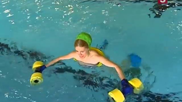 Аквааэробика: борьба с водной стихией и с собой. "Тело в дело!" Утро на 5 смотреть онлайн