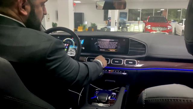 Connecting Apple CarPlay to your Mercedes-Benz смотреть онлайн