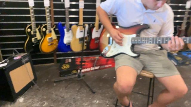 Playing an ORIGINAL 1970 Fender Stratocaster! смотреть онлайн